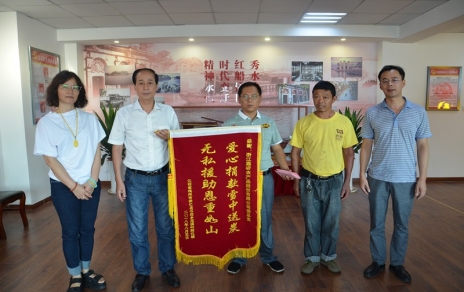 心中的愛用行動(dòng)表達(dá)，希望的燈有你我點(diǎn)亮