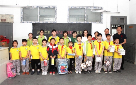 愛似水點(diǎn)點(diǎn) 溫情一片片，開展“六一”校園慰問