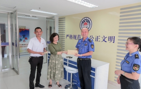 助人危困關(guān)愛社會(huì)，這是一種特別的擔(dān)當(dāng)