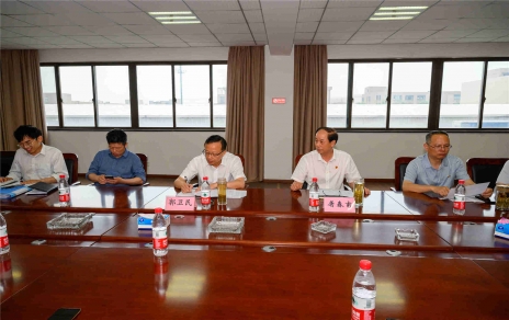 嘉興商品交易產(chǎn)業(yè)園管理辦公室對我公司蔬菜批發(fā)市場 開展“守根脈、保平安、辦實事”網(wǎng)格大走訪座談會