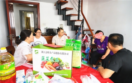 節(jié)前走訪慰問系列活動(dòng)之：慰問定點(diǎn)結(jié)對社區(qū)困難群眾家庭