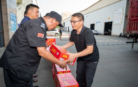 戰(zhàn)高溫、保供應(yīng)，嘉興市財貿(mào)工會主席陳云建慰問我司基層員工